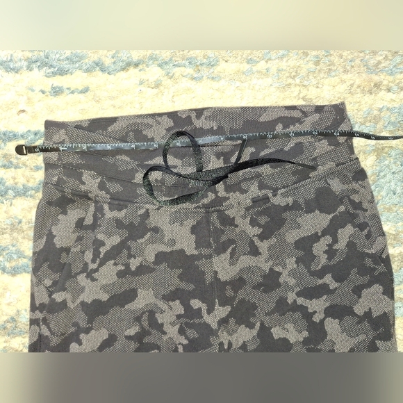 Lululemon Scuba High-Rise Jogger 7/8 Length Heritage 365 Camo Deep Coal Multi - Picture 8 of 11